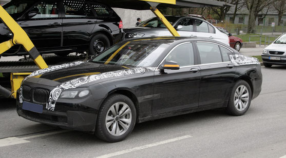 2009 BMW 7-Series test mule with light camo