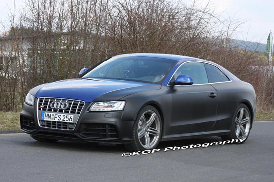 The 2010 Audi RS5 coupe test mule has been spied on public road near the 