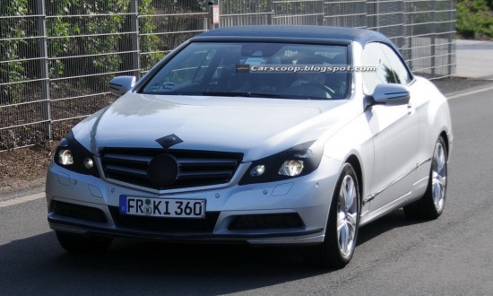 The spy photographers snap shoted a new 2010 Mercedes EClass Cabrio without