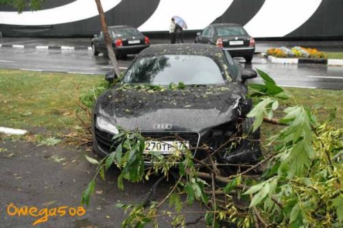 Audi R8 destroyed