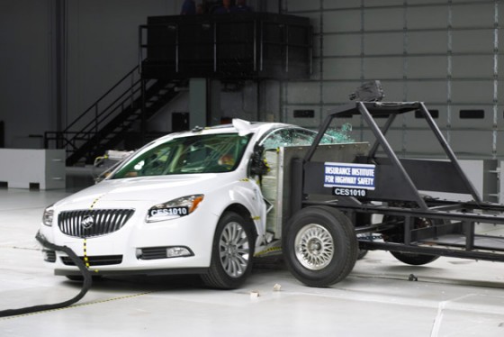 2011 Buick Regal at IIHS