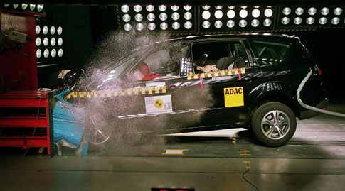 front crash test: Ford S-MAX